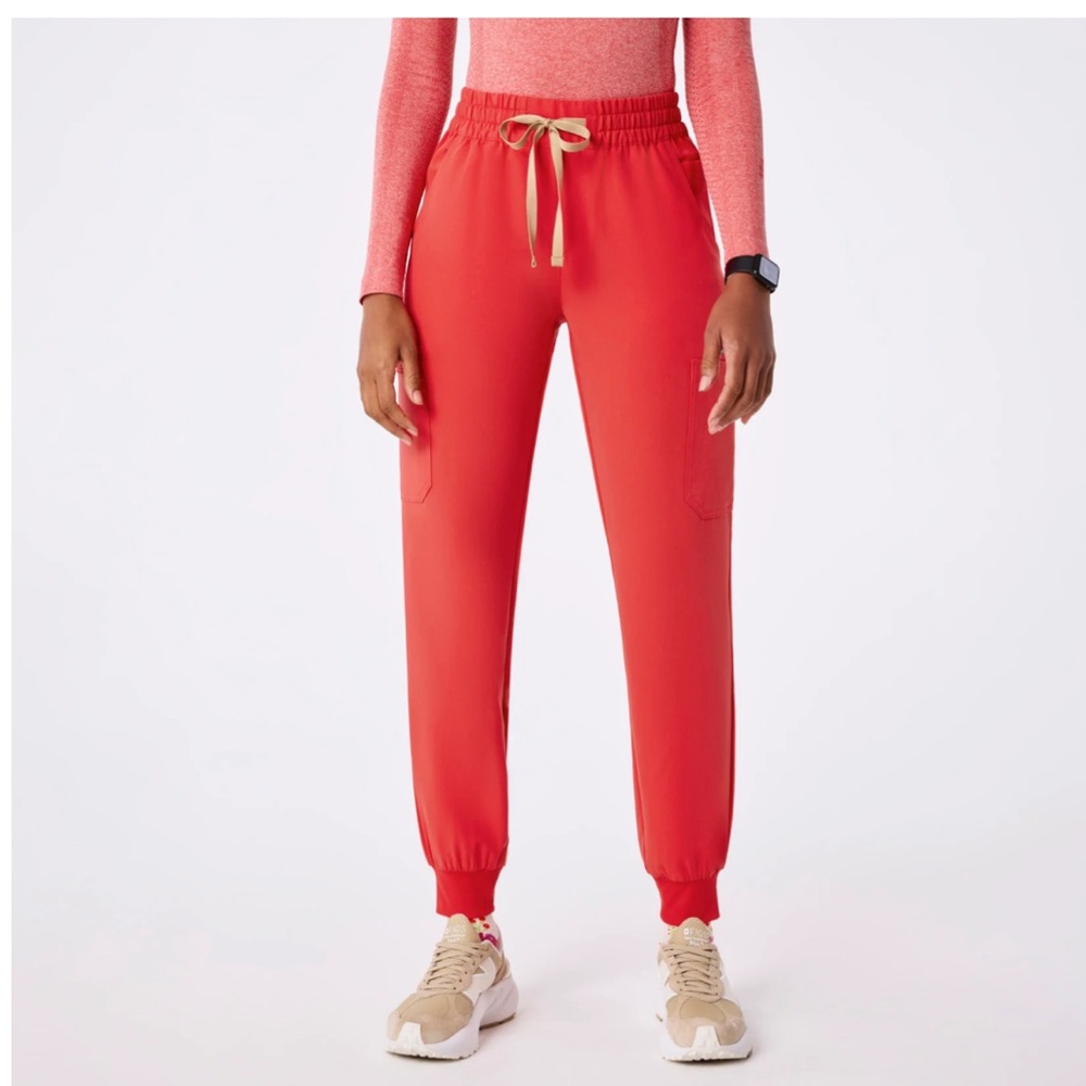Figs Hibiscus Catarina Women's Relaxed Jogger Scrubs